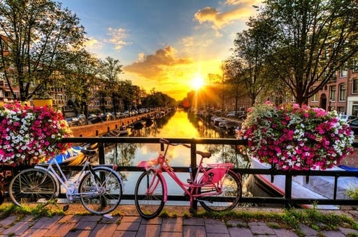 [DAN001] Amsterdam shopping Sunday, Netherlands